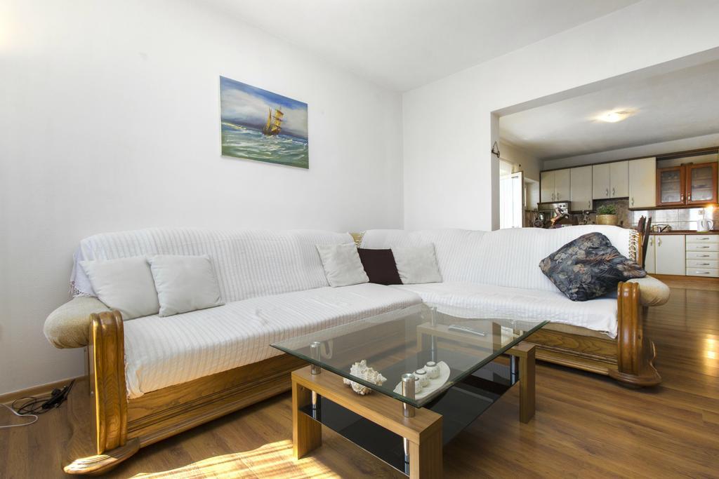 Barun Apartments Каштела Экстерьер фото